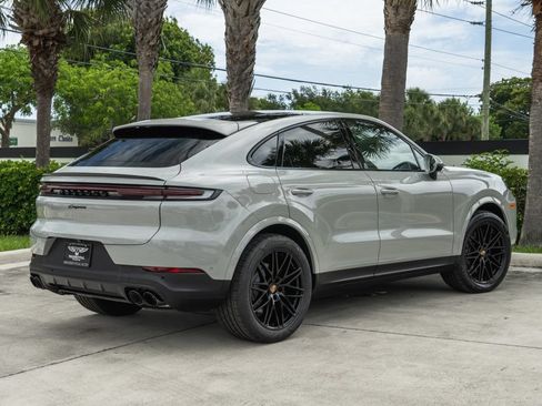 Used 2025 Porsche Cayenne Coupe AWD/4WD image 8