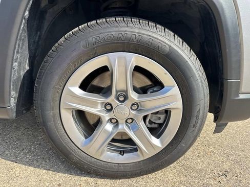 Used 2024 Jeep Compass Latitude image 7