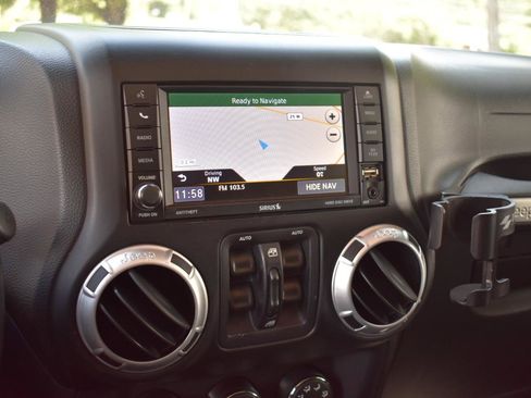 Used 2014 Jeep Wrangler Unlimited Rubicon w/ Connectivity Group AWD/4WD image 27