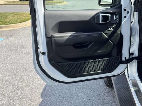 Used 2021 Jeep Wrangler Unlimited Sahara AWD/4WD image 14