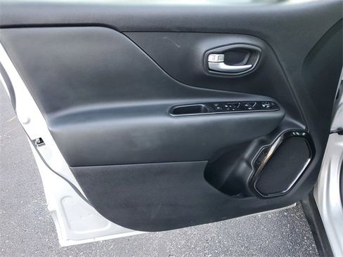 Used 2020 Jeep Renegade Altitude w/ UConnect 8.4 Nav Group image 19