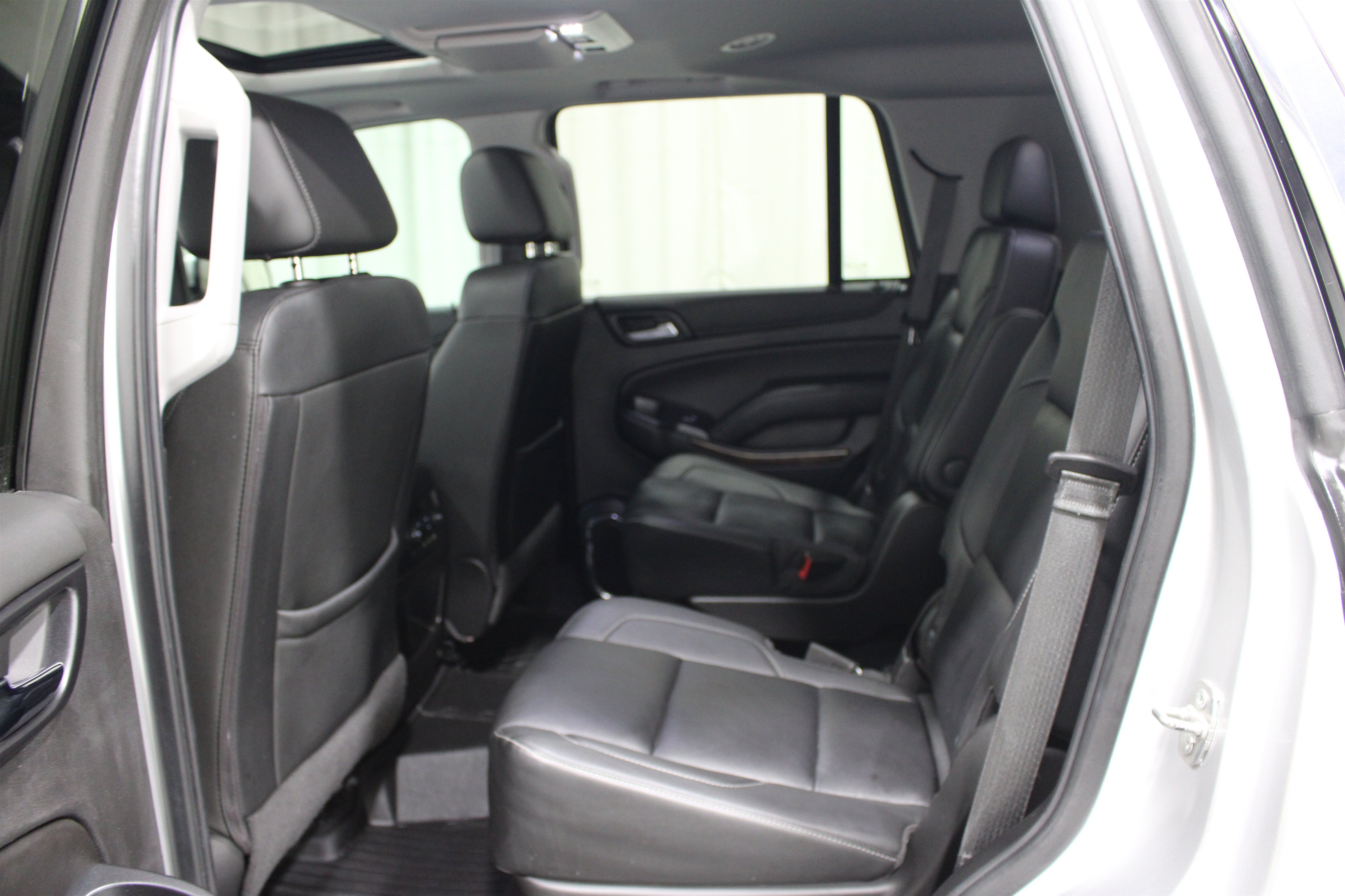 Used 2019 Chevrolet Tahoe LT w/ LT Signature Package AWD/4WD image 18
