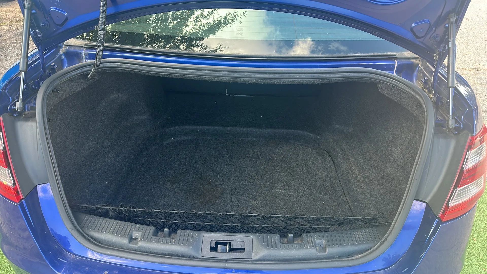 Used 2014 Ford Taurus Limited FWD image 7