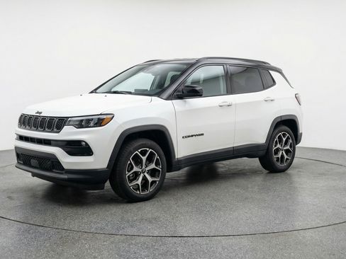 Used 2025 Jeep Compass Limited image 3