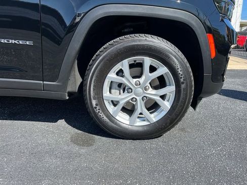 Used 2023 Jeep Grand Cherokee Limited AWD/4WD image 27