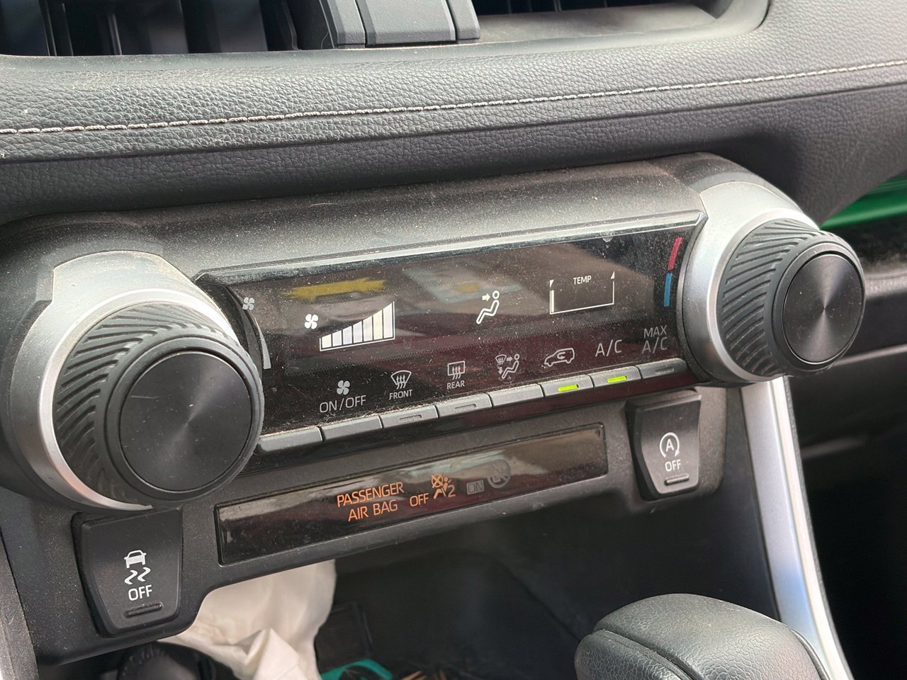 Used 2019 Toyota RAV4 LE w/ Carpet Mat Package AWD/4WD image 10