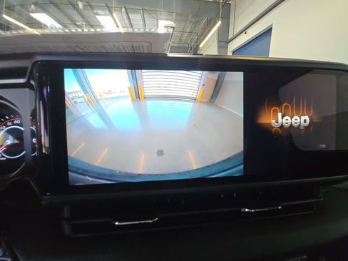 Used 2025 Jeep Wrangler Sport AWD/4WD image 16