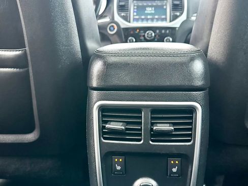 Used 2013 Chrysler 300 C w/ Harman Kardon Audio Group RWD image 35