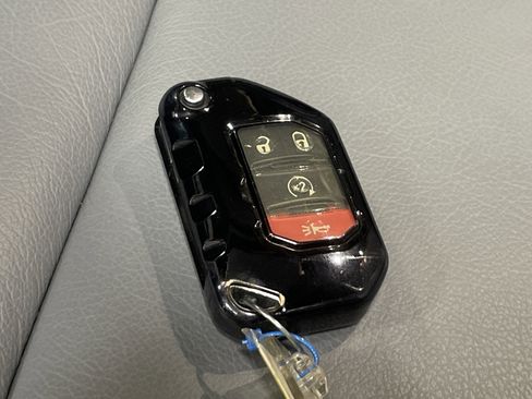 Used 2024 Jeep Wrangler Unlimited Sahara AWD/4WD image 34