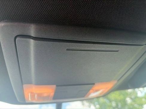 Used 2017 Ford Explorer XLT FWD image 28