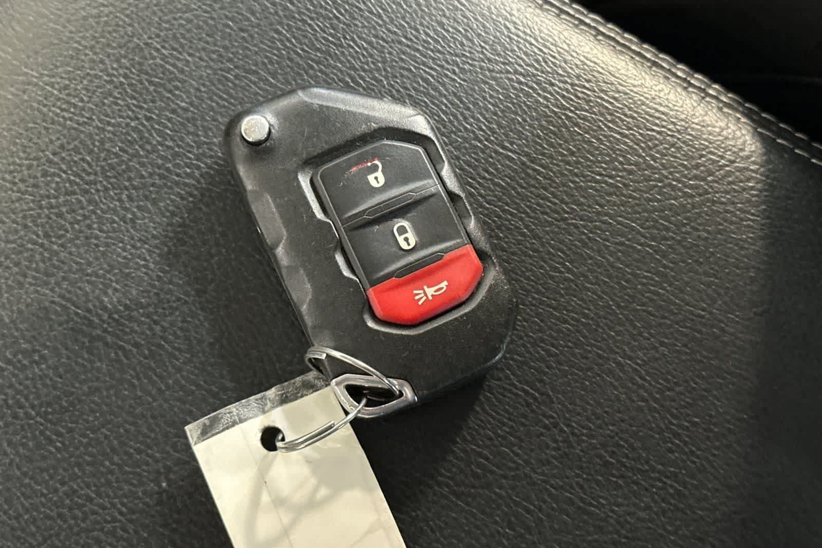 Used 2018 Jeep Wrangler Unlimited Sahara AWD/4WD image 23