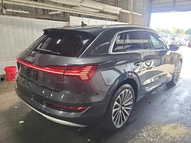 Used 2019 Audi e-tron Prestige w/ Prestige Package AWD/4WD image 3