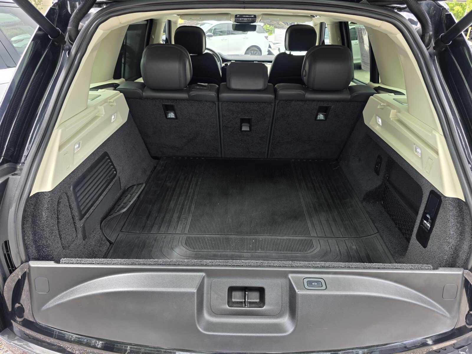 Used 2023 Land Rover Range Rover SE AWD/4WD image 17