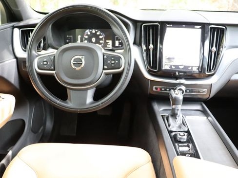 Used 2019 Volvo XC60 T6 Momentum w/ Premium Package AWD/4WD image 32