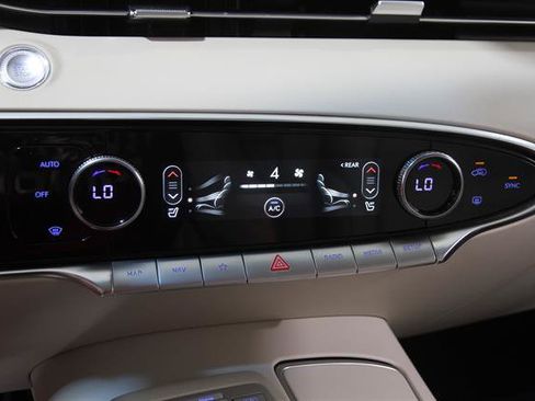 Certified 2024 Genesis GV70 2.5T AWD/4WD image 16