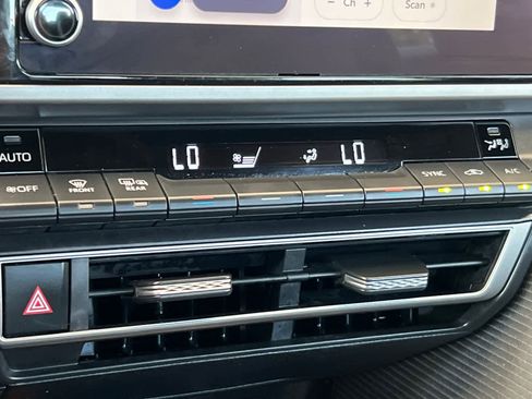 Certified 2025 Toyota Camry SE FWD image 20