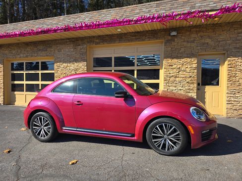 Used 2017 Volkswagen Beetle #PinkBeetle image 25