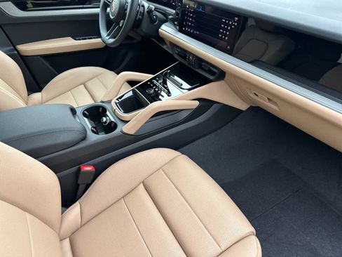 New 2026 Porsche Cayenne image 17