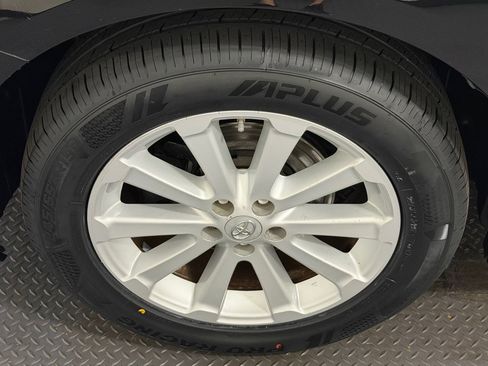 Used 2012 Toyota Venza LE FWD image 19