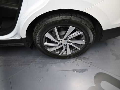 Used 2024 Chevrolet Equinox Premier FWD image 18
