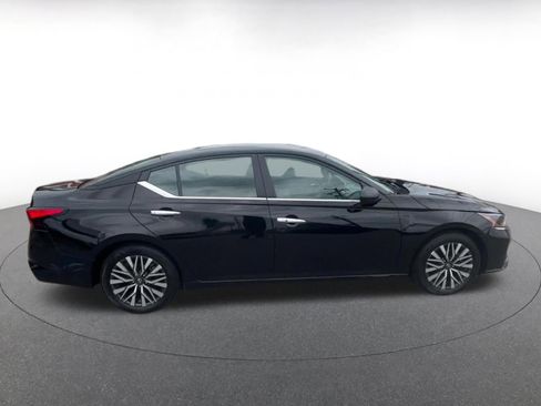 Used 2025 Nissan Altima 2.5 SV FWD image 16