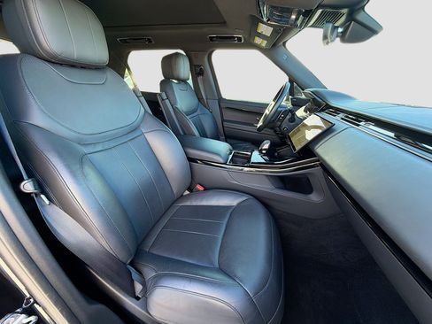 Used 2024 Land Rover Range Rover Sport SE image 16