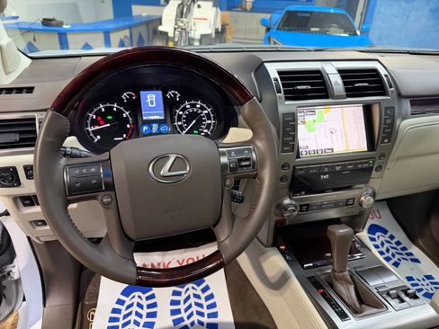 Used 2017 Lexus GX 460 image 26
