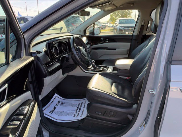 Used 2022 Kia Carnival EX FWD image 9