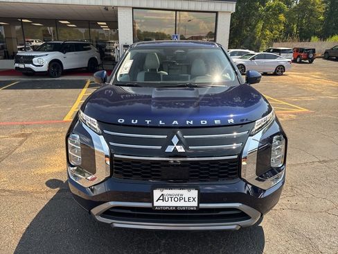 New 2025 Mitsubishi Outlander SE image 3