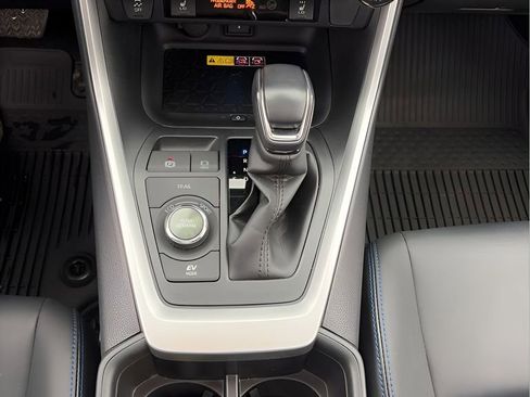 Used 2022 Toyota RAV4 XSE image 11