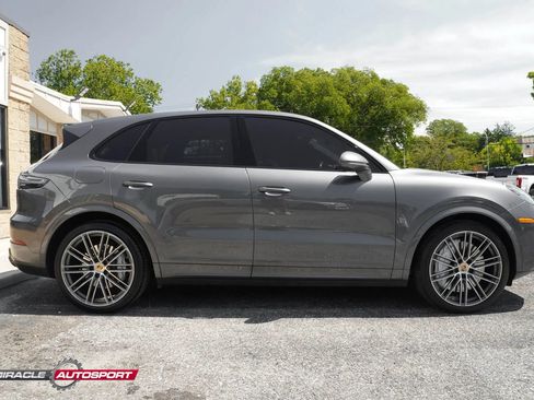 Used 2019 Porsche Cayenne Turbo w/ Premium Plus Package AWD/4WD image 8