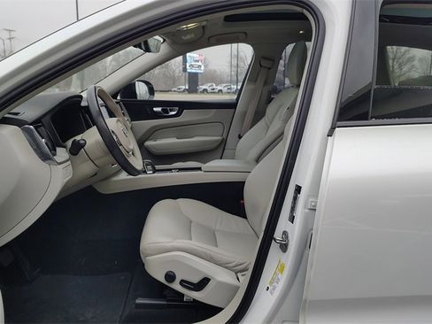 Certified 2023 Volvo XC60 B5 Plus w/ Climate Package image 7