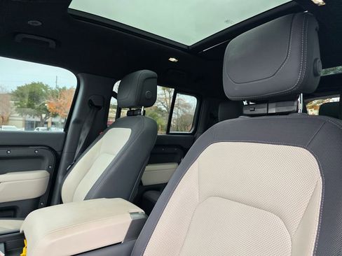 Used 2023 Land Rover Defender 130 X-Dynamic SE image 12