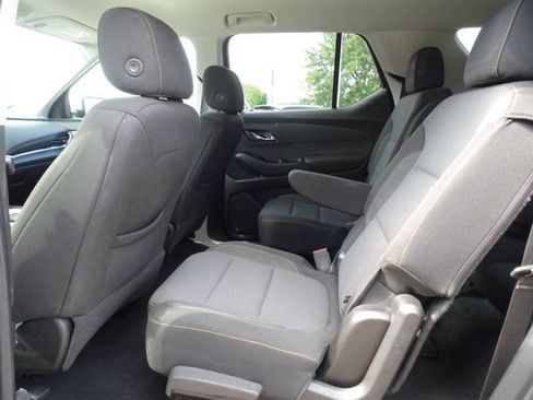 Used 2019 Chevrolet Traverse LT FWD image 14