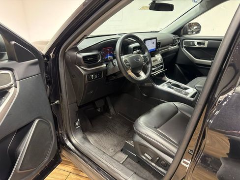 Used 2023 Ford Explorer XLT w/ Equipment Group 202A AWD/4WD image 21