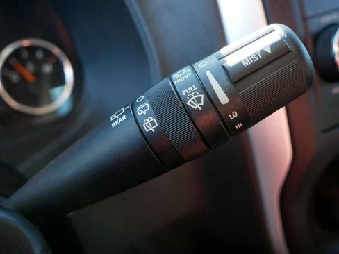 Used 2015 Jeep Compass Latitude image 25