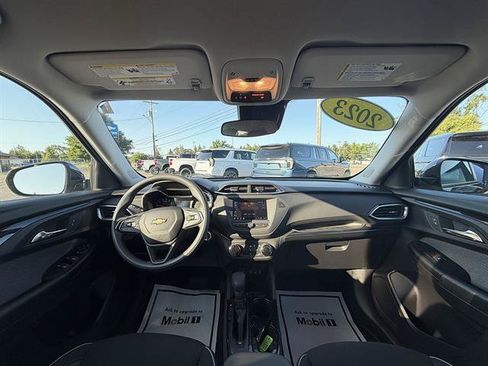Used 2023 Chevrolet TrailBlazer LT FWD image 13