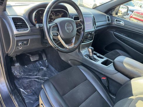 Used 2021 Jeep Grand Cherokee Laredo X image 12