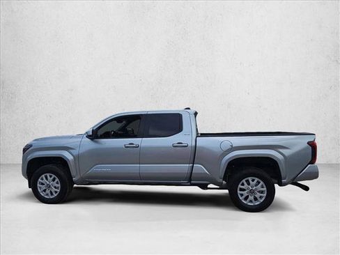 Used 2025 Toyota Tacoma SR5 AWD/4WD image 9