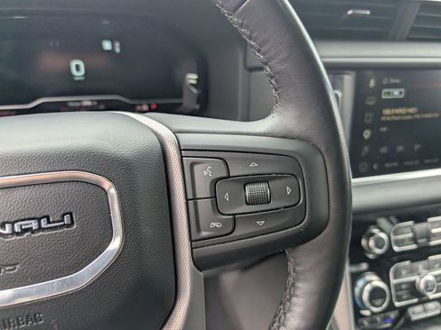 Used 2023 GMC Yukon XL Denali AWD/4WD image 19