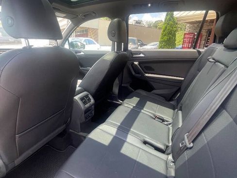 Used 2018 Volkswagen Tiguan SEL w/ R-Line Package FWD image 14