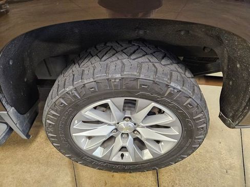 Used 2019 Chevrolet Silverado 1500 High Country w/ Technology Package image 5