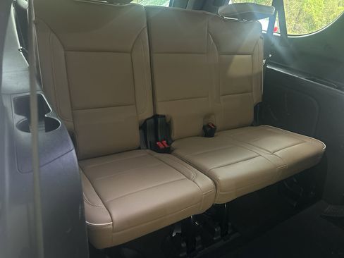 Used 2022 Chevrolet Suburban Premier image 20