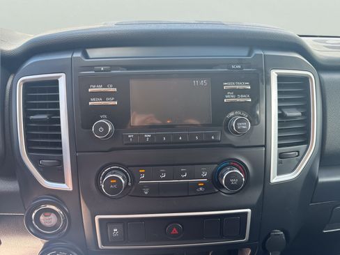 Used 2018 Nissan Titan S AWD/4WD image 16