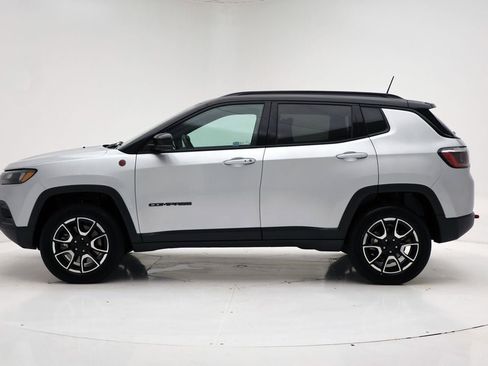 Used 2024 Jeep Compass Trailhawk image 6