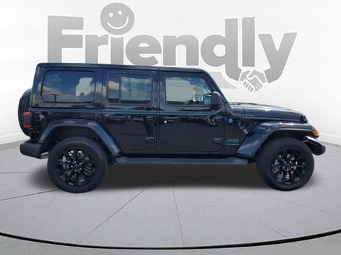 Used 2025 Jeep Wrangler Unlimited Sahara AWD/4WD image 6