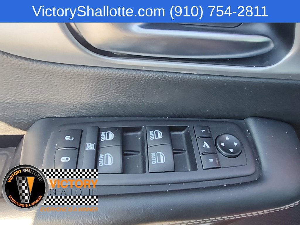 Used 2025 Chrysler Pacifica Limited FWD image 23
