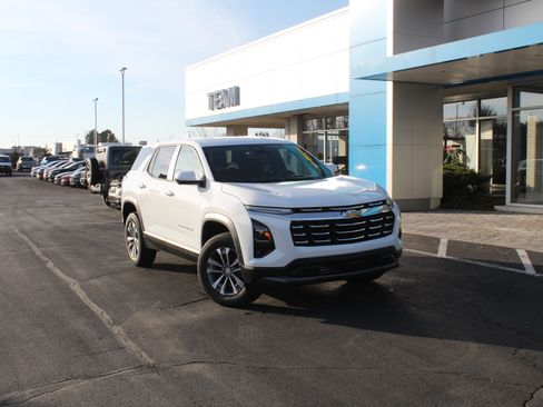 New 2026 Chevrolet Equinox LT image 2