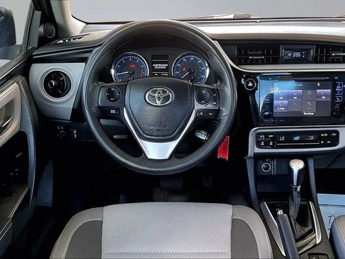 Used 2017 Toyota Corolla LE FWD image 8