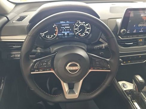 Used 2025 Nissan Altima 2.5 SR AWD/4WD image 12